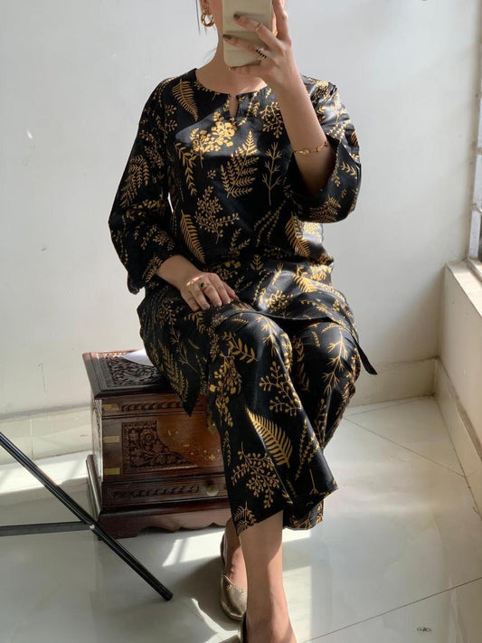 2 Pcs Women's Stitched Linen Printed Shirt And Trouser