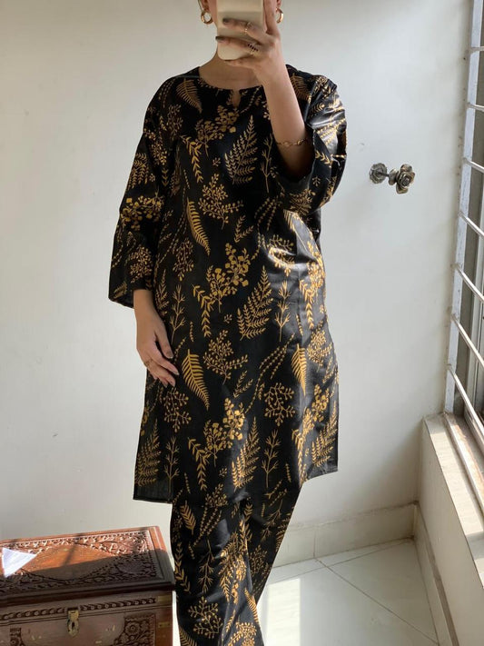 2 Pcs Women's Stitched Linen Printed Shirt And Trouser